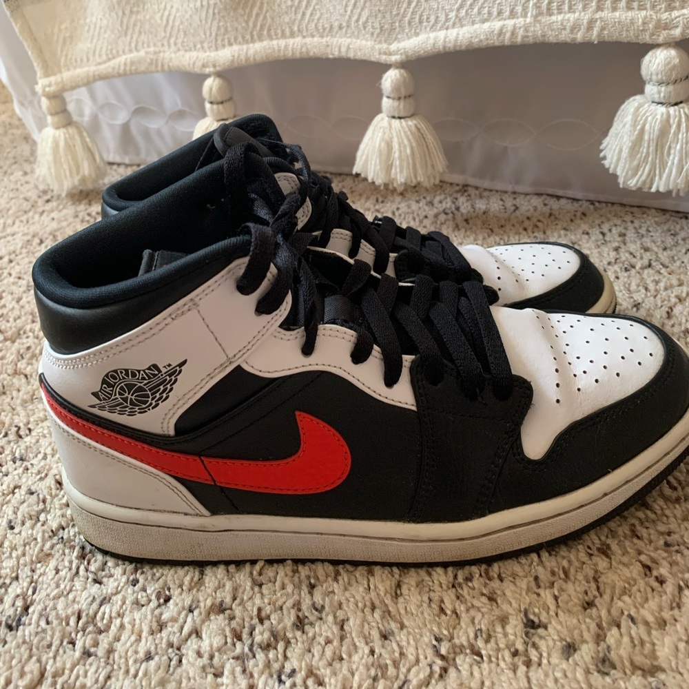 Men’s Air Jordan 1 Mid Shoes